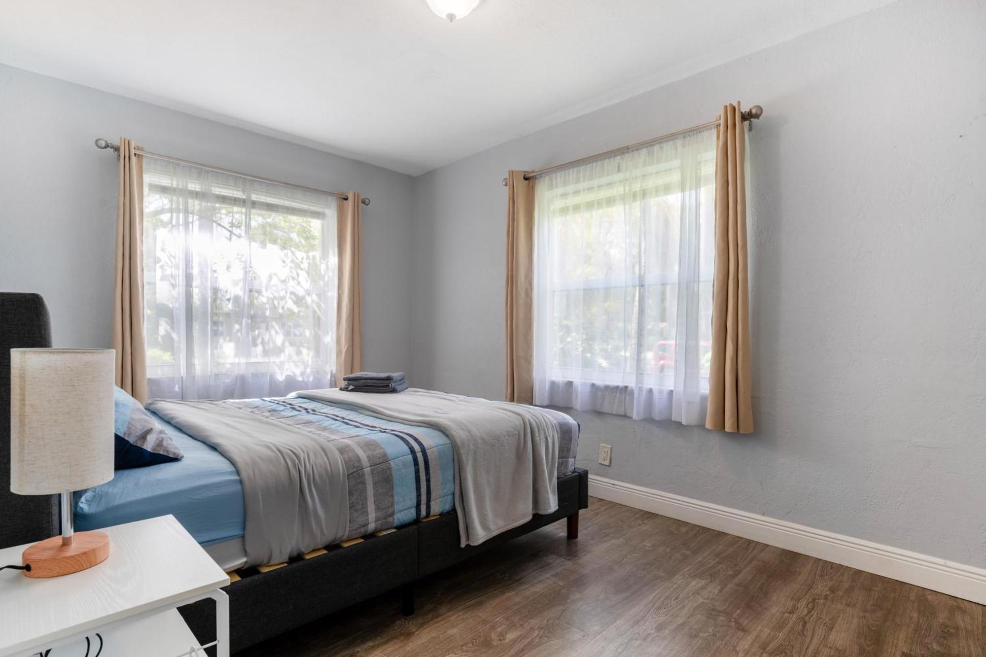 Hollywood Peaceful Hostel Екстер'єр фото