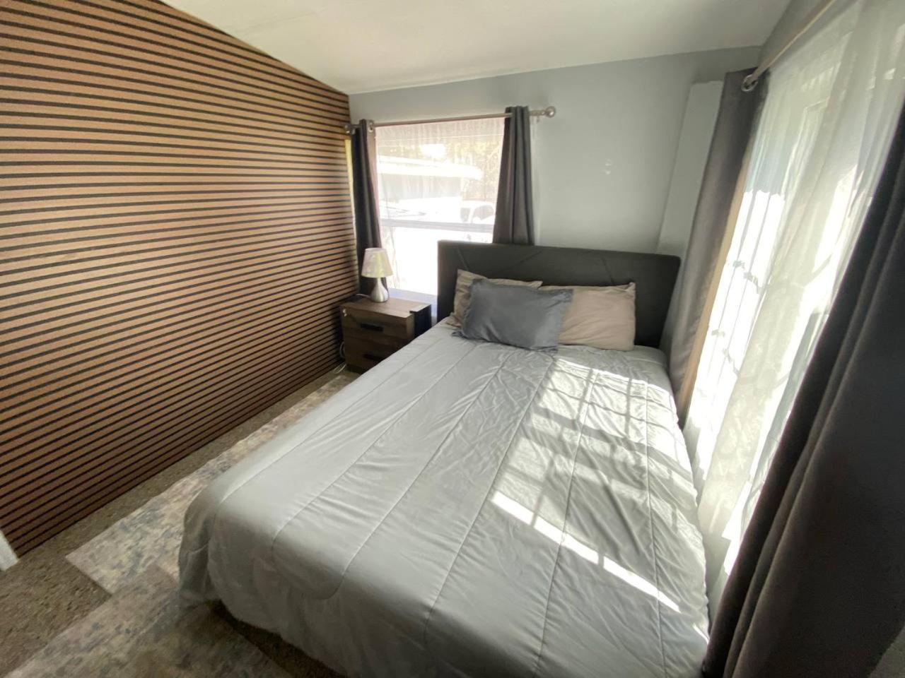 Hollywood Peaceful Hostel Екстер'єр фото
